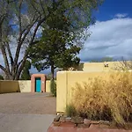 2 Bedroom - 10 Min. Walk To Plaza - Poppy