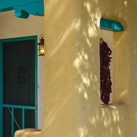 2 Bedroom - 10 Min. Walk To Plaza - Poppy Holiday home