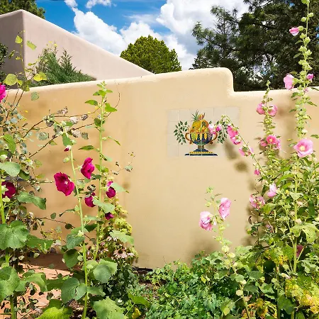 2 Bedroom - 10 Min. Walk To Plaza - Poppy Holiday home