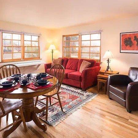 2 Bedroom - 10 Min. Walk To Plaza - Poppy