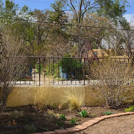 2 Bedroom - 10 Min. Walk To Plaza - Poppy Holiday home