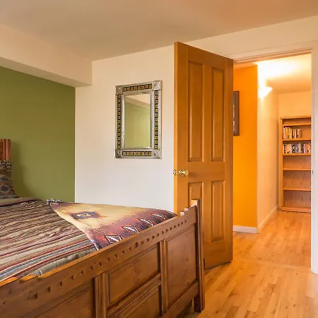 Holiday home 2 Bedroom - 10 Min. Walk To Plaza - Poppy