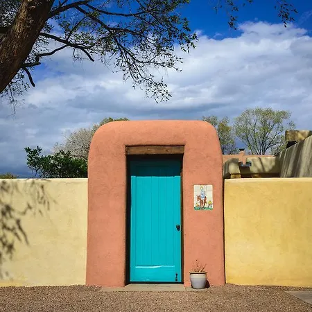 2 Bedroom - 10 Min. Walk To Plaza - Poppy Holiday home *