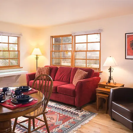 Holiday home 2 Bedroom - 10 Min. Walk To Plaza - Poppy
